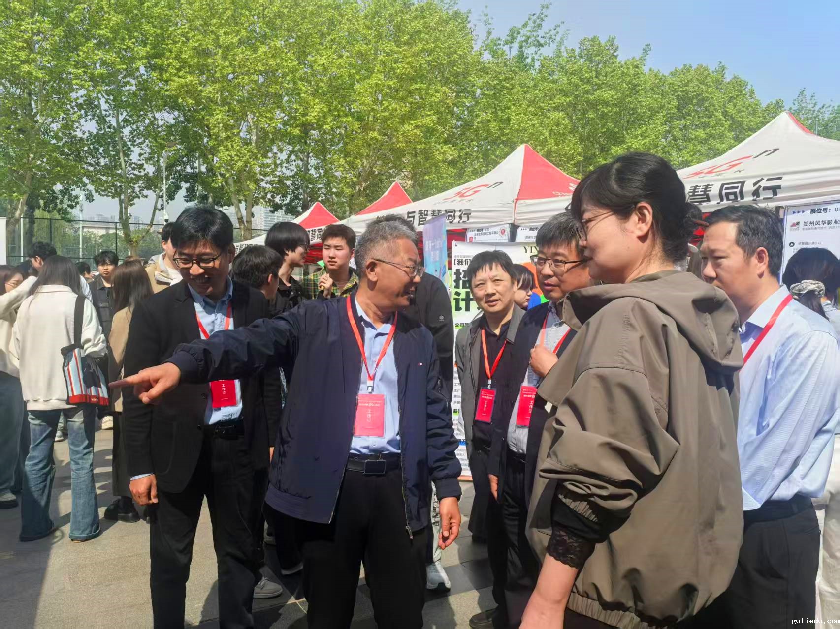 学校举办2025届毕业生艺术/语言类专场双选会