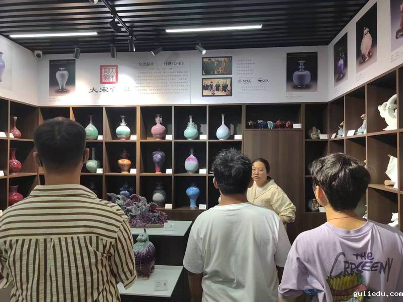 【钧瓷文化进校园第二期】：电气学院学生参加钧瓷科普体验活动